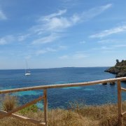 Einzelbild mit Boot vor Levanze